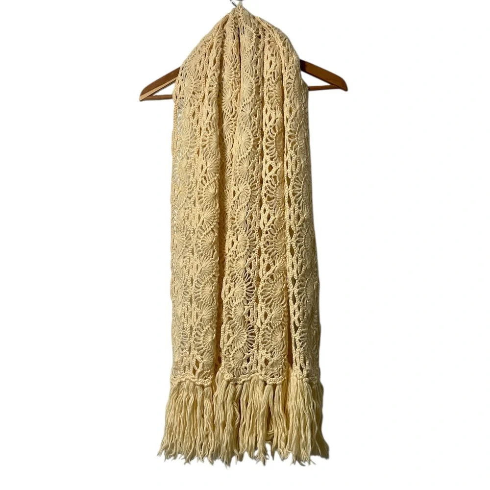 Vintage 80’s Grannnycore Cottagecore Boho Cozy Cream Crochet Knit Blanket Scarf